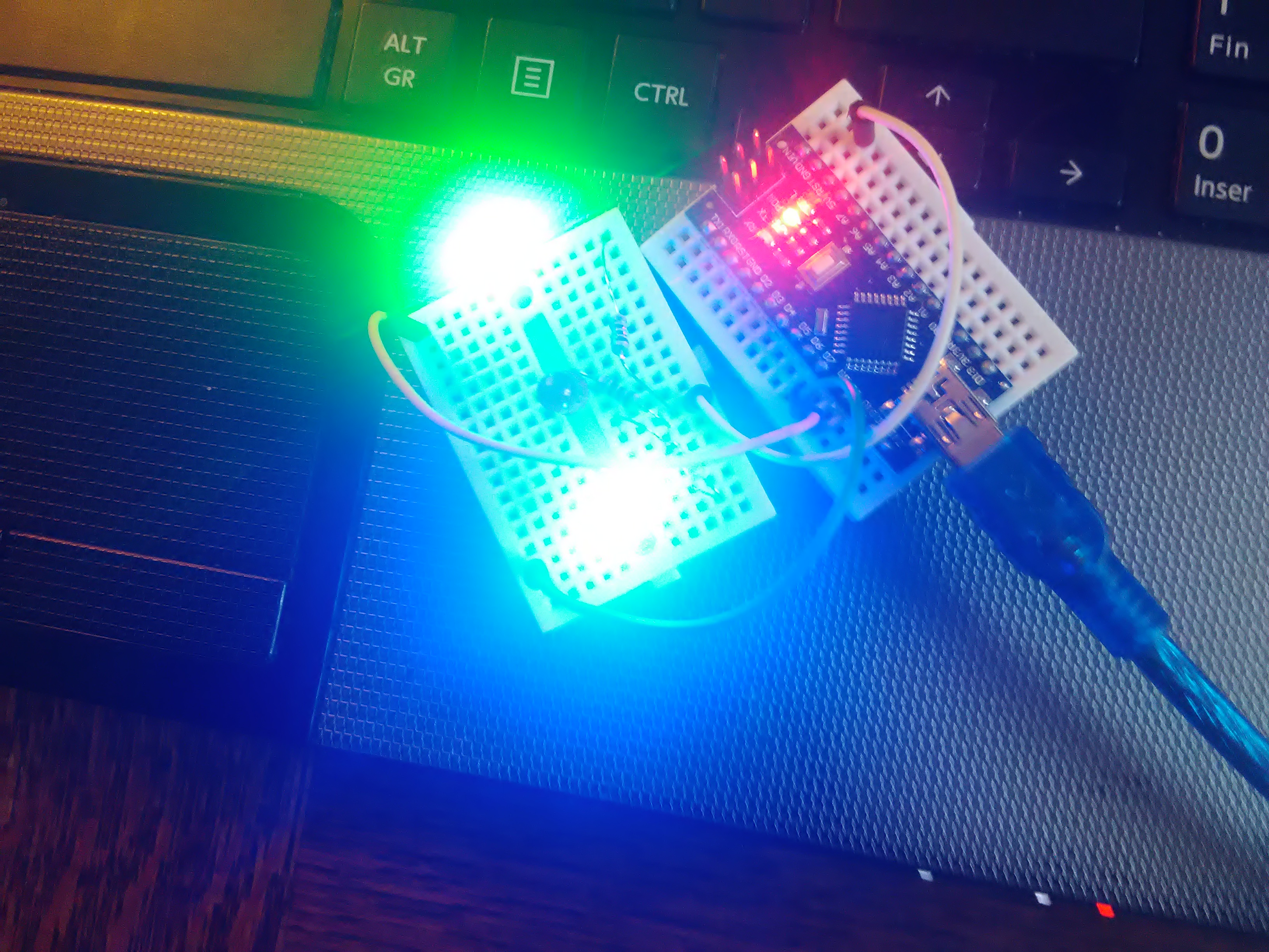 Projets Matlab et Microcontrôleur 3 Reconnaissance des couleurs avec matlab et Arduino 2-2- photos du projet (4)