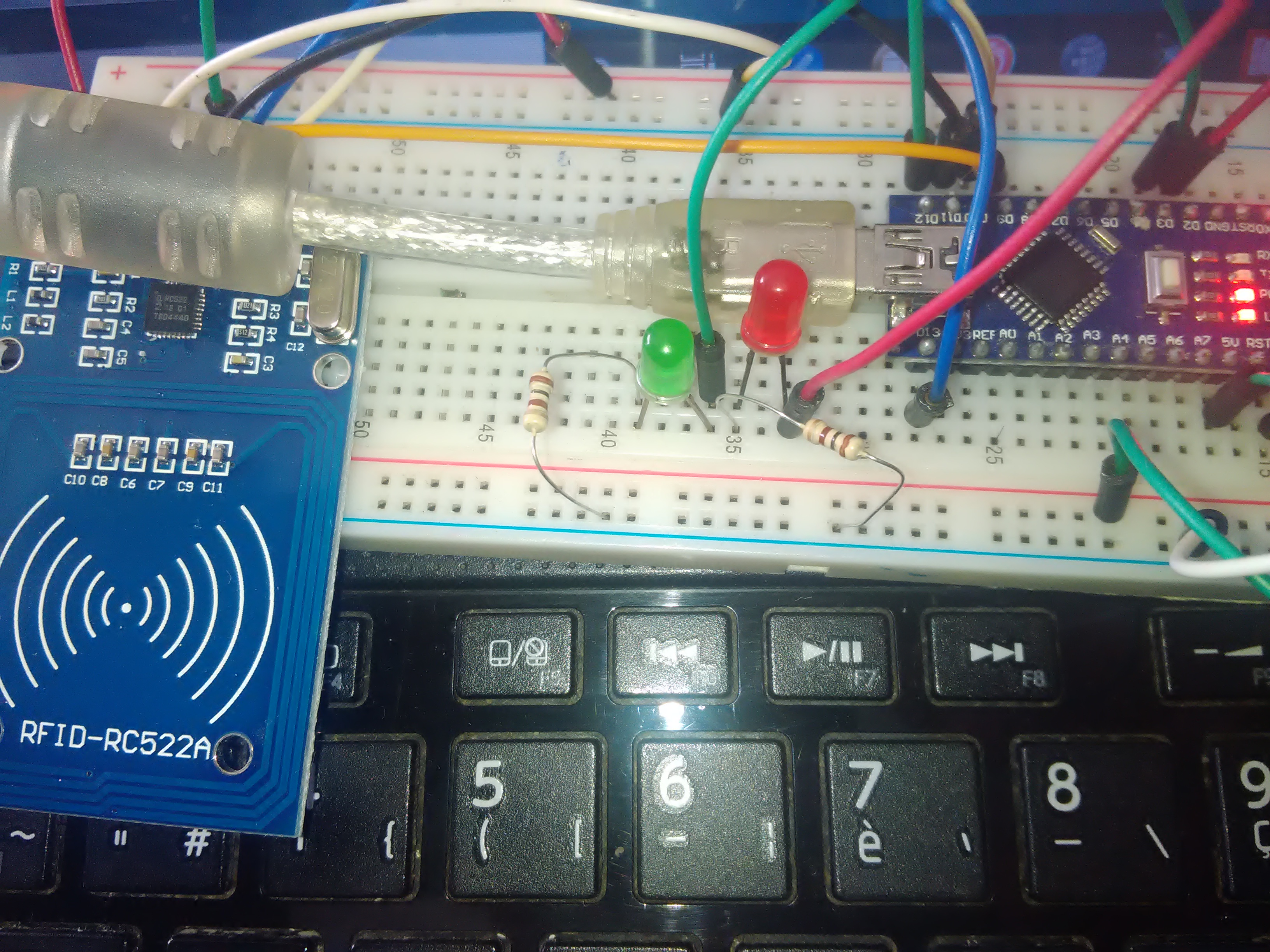 RFID Contrôle d'accès par badge avec Arduino - Prototype (1)