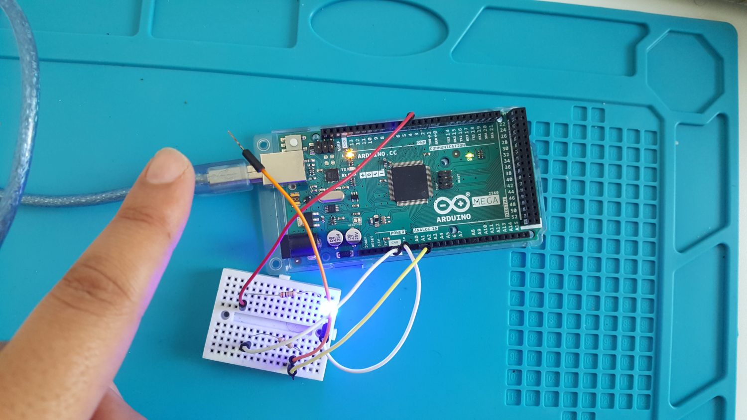 Projet lampe (LED) tactile avec Arduino demonstration
